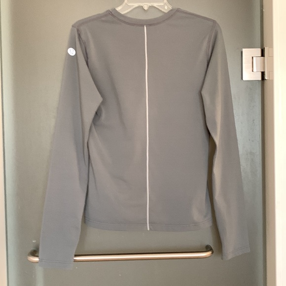 Lululemon grey long sleeve top - Picture 2 of 5